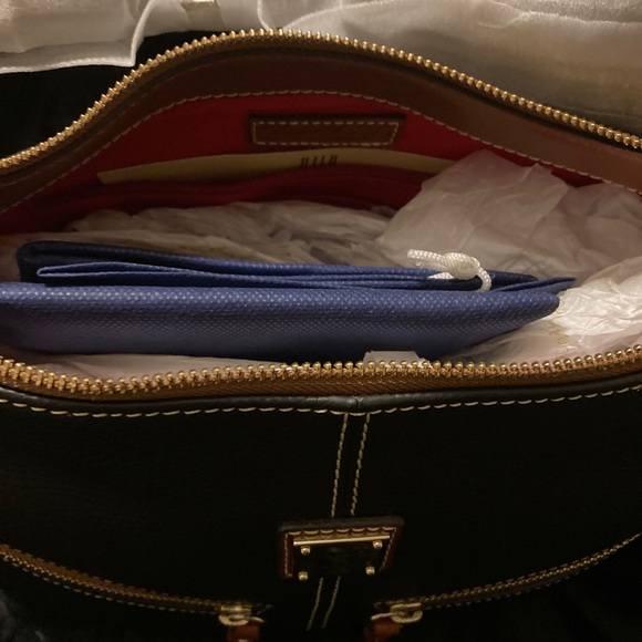 Brand new Dooney Bourke Handbag- Black - Picture 2 of 4